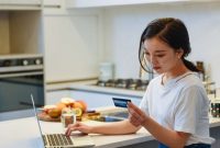 Online vs In-Store Electronics Shopping Pros and Cons