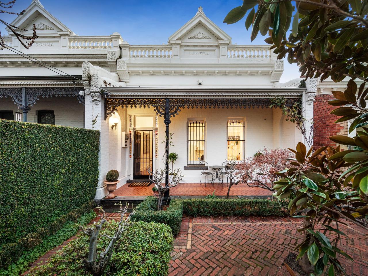 How to Buy House Properties with Pre Installed Decor