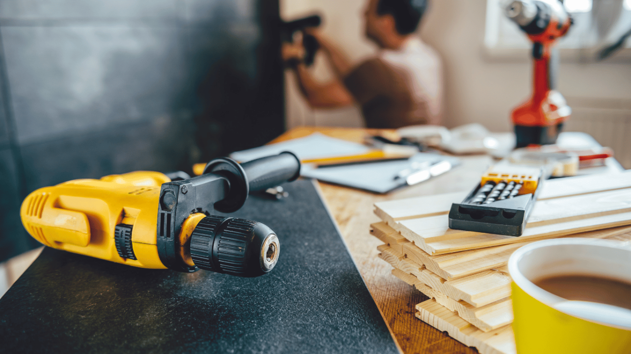 DIY vs. Hiring a Professional: When to DIY and When to Call for Help ... From DIY to Contractors Why Everyone Needs Hardware They Can Count On